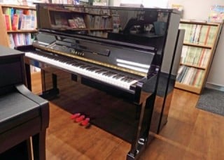 ヤマハピアノ MC10A